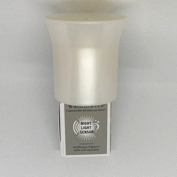 Wallflowers Night Light Sensor w/3 Fragrance Refills (NWT!) - Picture 3 of 4